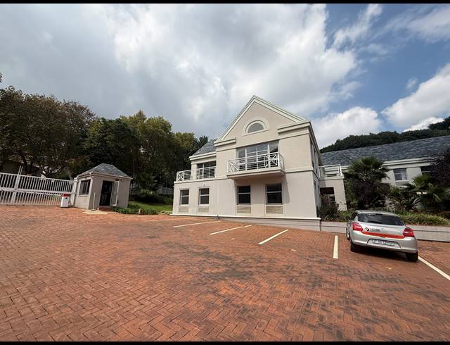 4,714M² OFFICE FOR SALE IN HOUGHTON ESTATE
